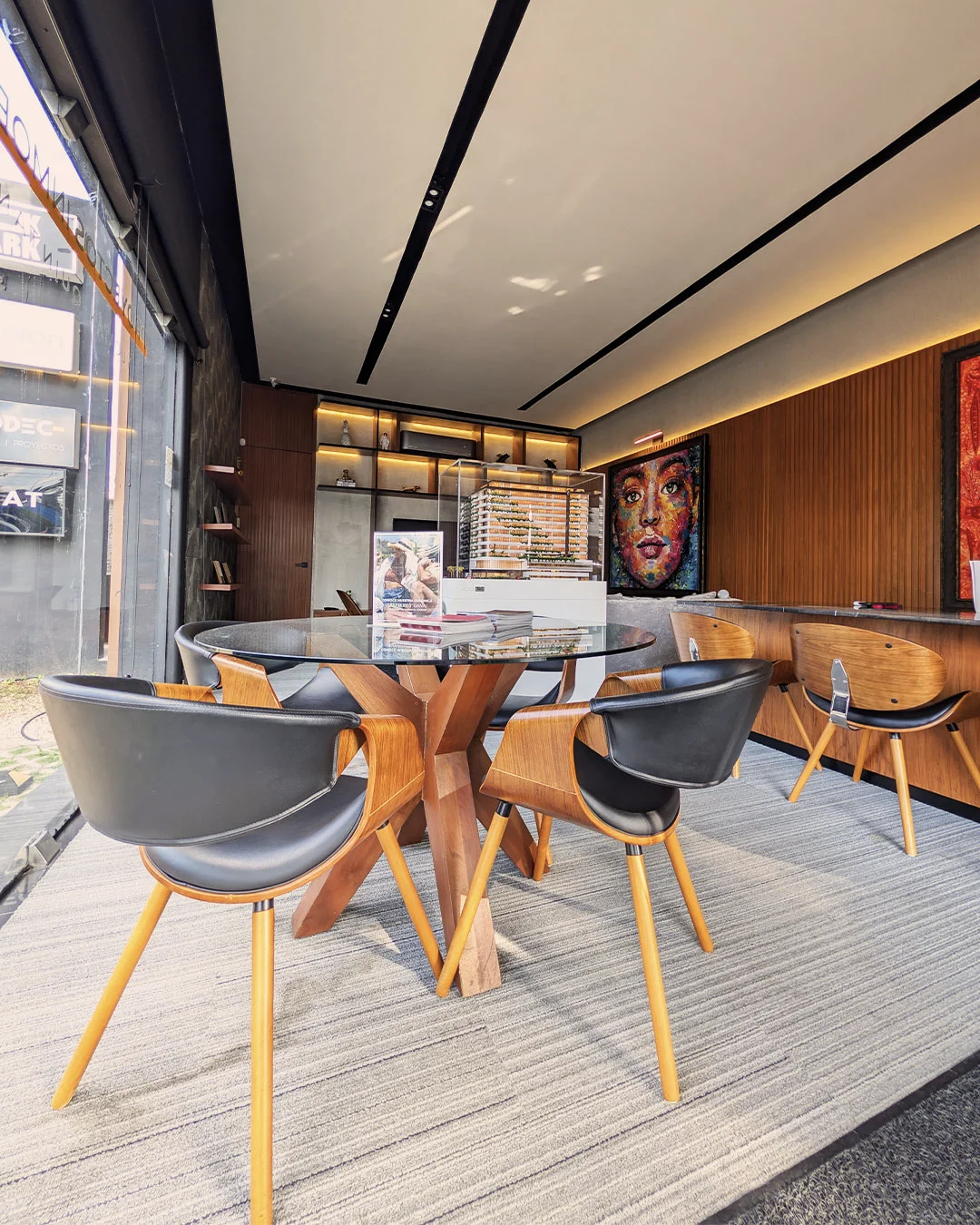 SHOWROOM-Marsella-grupo-fiat-inmobiliaria-merida